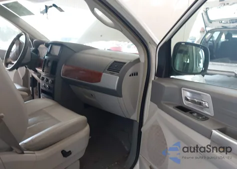 2008 Chrysler Town & Country Touring z USA, uszkodzony, nr VIN 2A8HR54PX8R600614